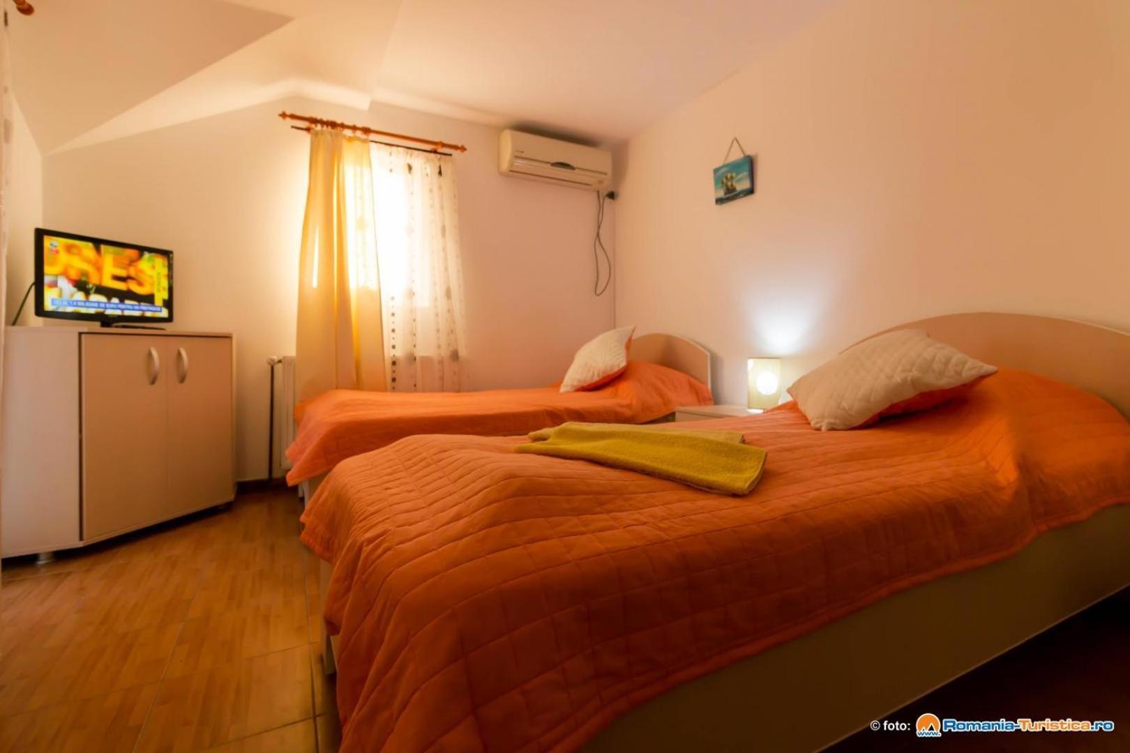 Casa La Dinamo Hotel Două Mai Buitenkant foto